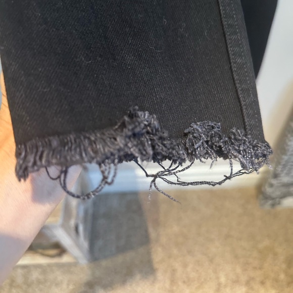 Reformation Black denim frayed ankle jeans. Darling! Size 23 NWOT - Picture 6 of 9